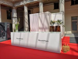Welcome Desk 1